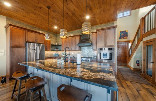 Sugar Mountain House | Ridgetop Views from Sugar Mountain-Scenic Solitude