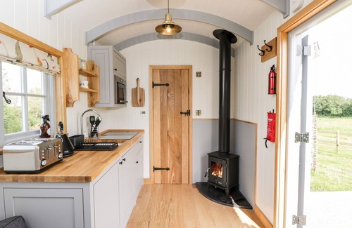 Uffington Cottage | RIDGEWAY, pet friendly, with open fire in Uffington