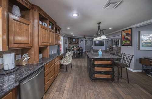 Midland House | Right At Home-Midland Clermont House w/Pool and Billiards