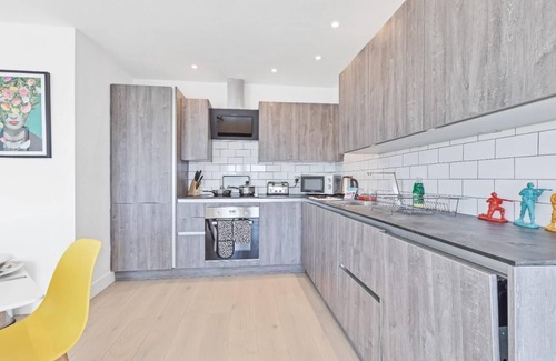 Montpelier Apartment | Right On : Bright On Apartment 1B | By My Getaways