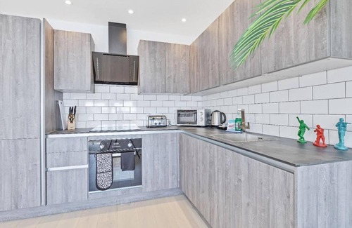 Montpelier Apartment | Right On : Bright On Apartment 1B - City Centre Luxury Apartments