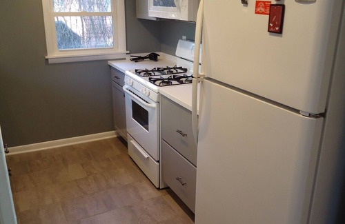 Dresden House | Right on the lake in the heart of the wineries! Smore's by the lake. Book now.