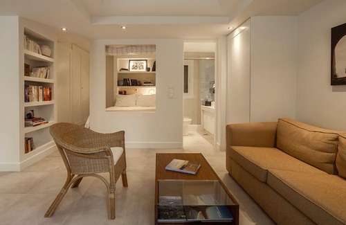 Makrigianni Apartment | Right under the Acropolis