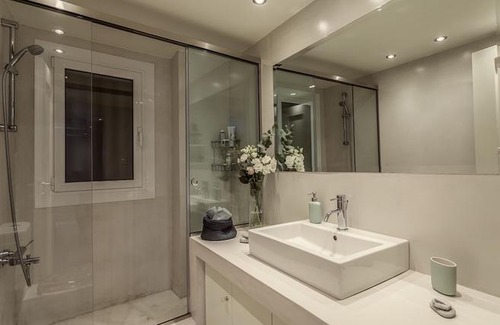 Makrigianni Apartment | Right under the Acropolis