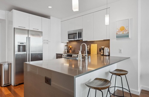 Rincon Hill Apartment | Rincon Hill 1 BR w/Office by Anyplace - 11654