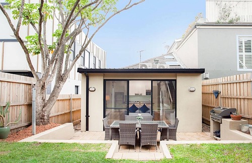 Clovelly Apartment | Ripples Beach House is your 3-bedroom home near Clovelly Beach