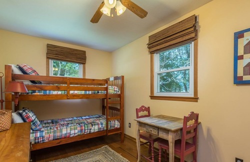 Burnsville Cottage | Rippling Creek, Romantic Views & Friendly Visits By Gentle Wildlife. Perfect!