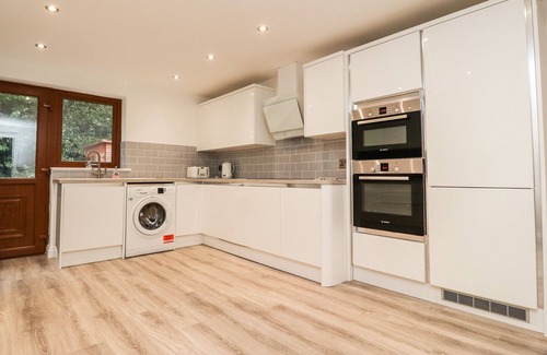 Trawden Cottage | RIVENDALE, family friendly, with a garden in Trawden