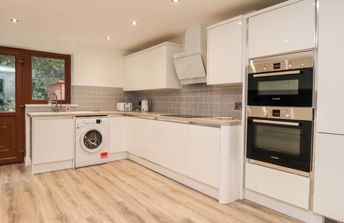 Trawden Cottage | RIVENDALE, family friendly, with a garden in Trawden