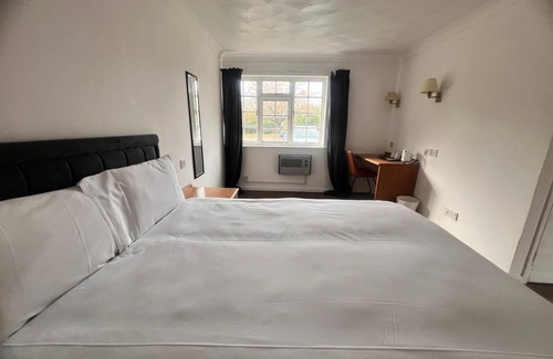 Cole Green Hotel | Rivenhall End Hotel