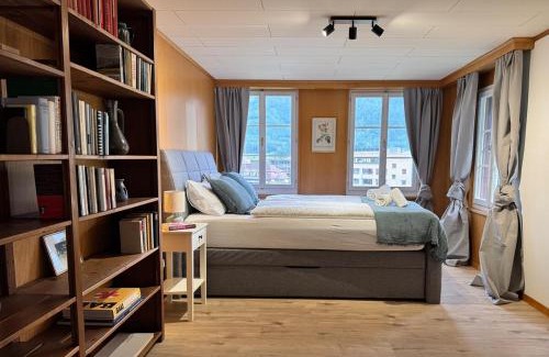 Interlaken Apartment | River 3 - Kissed Retreat with Iconic Jungfraujoch View