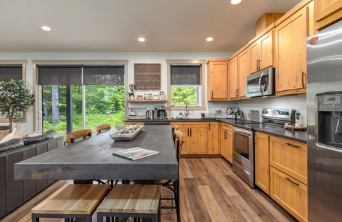 Packwood House | River Dance Cabin | Hot Tub, AC, BBQ