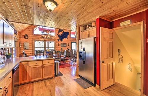 Piney Creek Cabin | 'River Dream Cabin' on New River w/Deck, Fire Pit