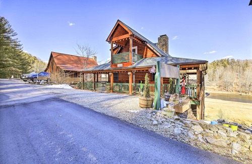 Piney Creek Cabin | 'River Dream Cabin' on New River w/Deck, Fire Pit