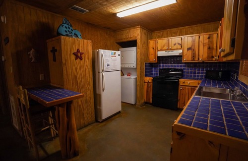 Sabinal Cabin | River Front cabin with access to shared pool!