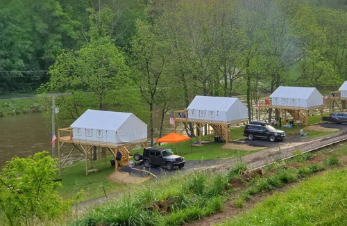 Bakersville House | River Front Glamping- Rusty's Roost River Camp- Black Bear Tent