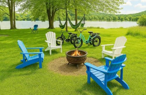 East Haddam House | River Front Home Good for Family and Groups