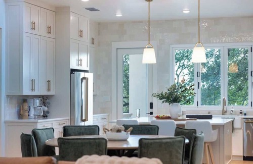 Gruene House | River Front Putting Green King Beds Gruene Retreat