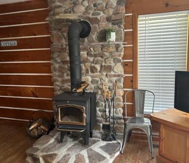 Ivy Lea House | River Front Year Round Cottage