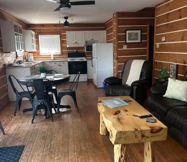 Ivy Lea House | River Front Year Round Cottage