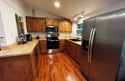 Keene Cottage | River House - Cottage with KY River View & Access