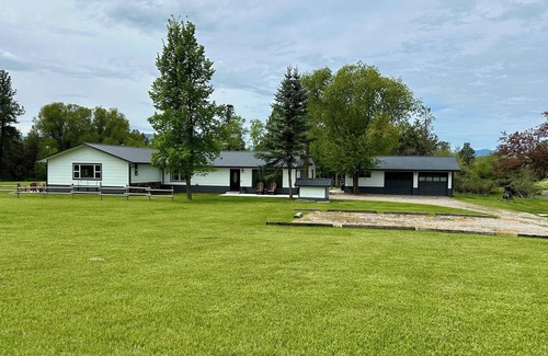 St. Ignatius House | River House to Relax, Rejuvenate, and connect with the quietness of nature.