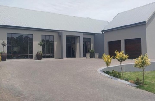 Parys House | River House