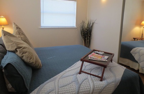 New Braunfels Cottage | River, Lake and Lovers...just two blocks from the River! NEW LOWER RATES!!