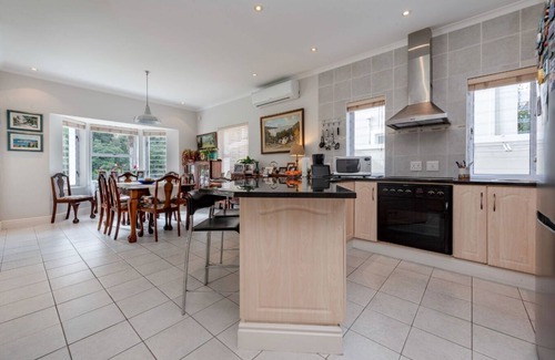 Plettenberg Bay House | River, Mountain, and Sea Escape - Charming 4-bedroom house in Plettenberg Bay.