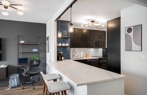 Near North Side Apartment | River North Chicago Chic w/King Bed - Lake & Skyline Views