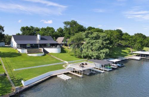 Kingsland House | River Oaks Luxury Lakeshore Concierge Services Available