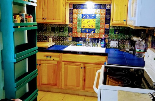 Wimberley Resort | River Rose Retreat Center: Whole property holds 15 adults