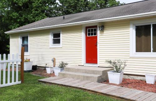 Mayfield House | River's Edge Hot tub dock trout fishing