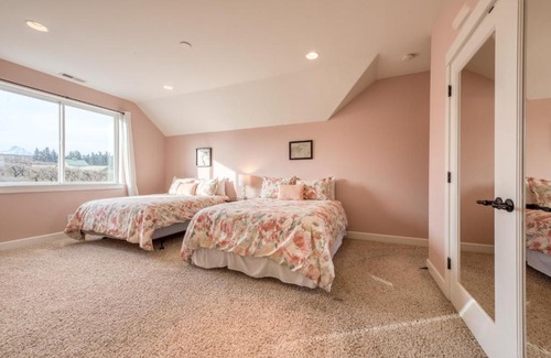 Hood River House | River Song Country Chateau