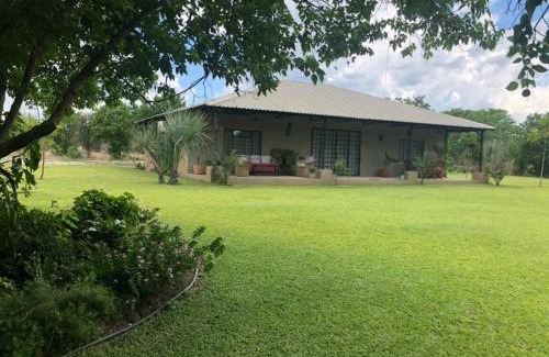 Maun House | River view cottage on the outskirts of Maun