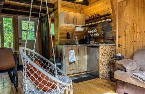Sainte Rose du Nord Cabin | River/Wooden hottub Luxurious Shack in the forest