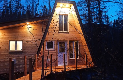 Sainte Rose du Nord Cabin | River/Wooden hottub Luxurious Shack in the forest