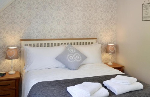 Ironbridge House | Riverbank Cottage
