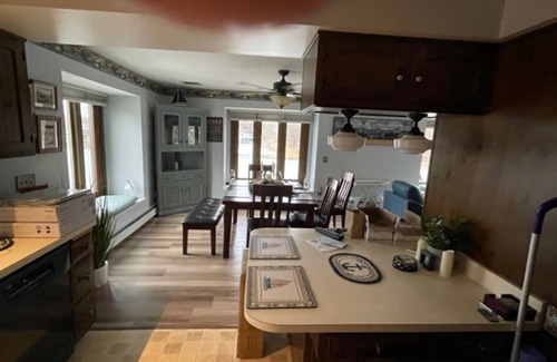 Vermilion House | RIVERBEND RETREAT ENTIRE HOUSE WATERFRONT OASIS WITH HOT TUB