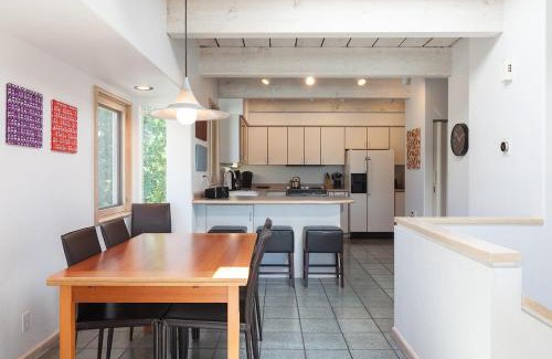 Hood River House | Riverdell - Great Views of the Columbia Gorge and White Salmon River