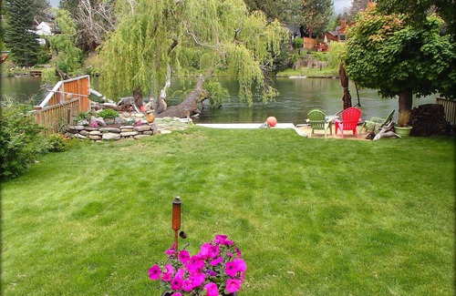 Old Bend House | Riverfront Beach Cottage in Downtown Bend