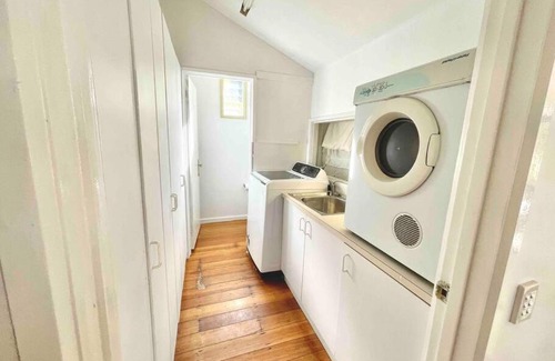 Ascot Vale House | Riverfront Bliss - Walking distance to Showgrounds/Flemington Racecourse