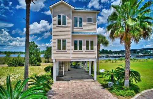 Carrabelle House | Riverfront Carrabelle Home with Furnished Patio!