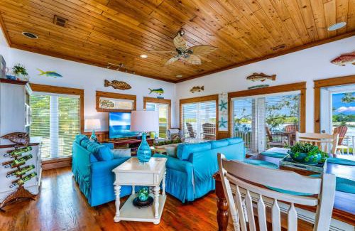 Carrabelle House | Riverfront Carrabelle Home with Furnished Patio!