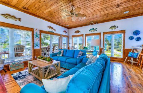 Carrabelle House | Riverfront Carrabelle Home with Furnished Patio!