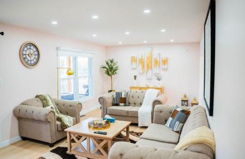 Wasaga Beach Villa | Riverfront Cottage Canoe Included & Playroom Fun