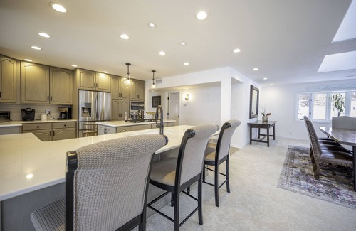 Glenwood Springs House | RIVERFRONT Cozy Family Friendly Retreat, w/hot tub, ping pong, raft, fish, relax