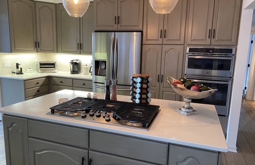 Glenwood Springs House | RIVERFRONT Cozy Family Friendly Retreat, w/hot tub, ping pong, raft, fish, relax