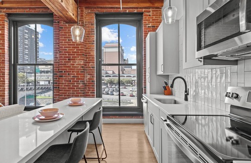 Downtown St. Louis Apartment | Riverfront DWTN Loft W/D Gated Parking