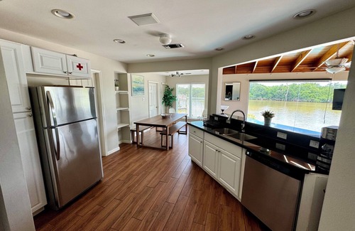 Barrett House | Riverfront Home in Houston with private pool and hot tub